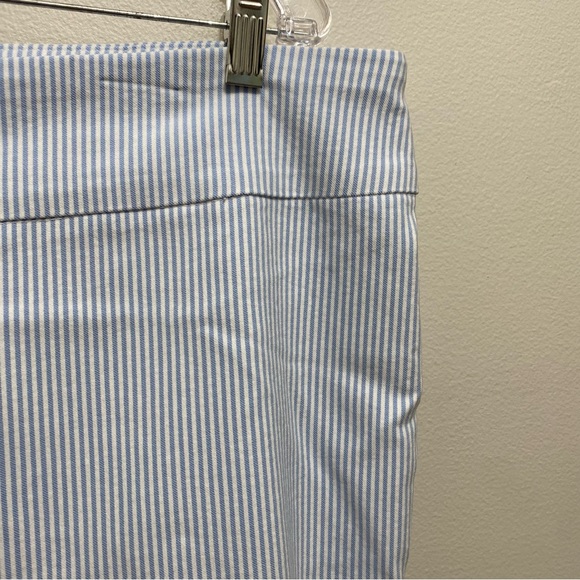 Crown & Ivy Plus Size Blue/White Seersucker Ankle Pants - Picture 4 of 9